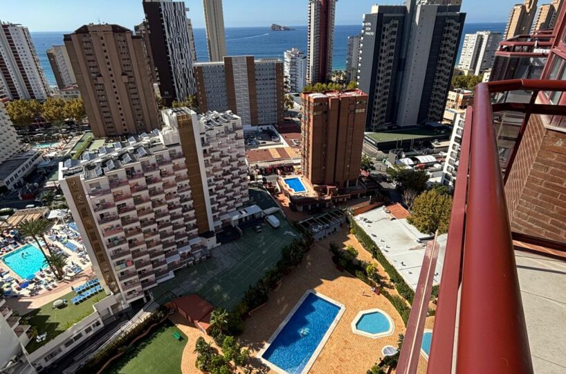 Se alquila hermoso apartamento de larga temporada en una de las mejores zonas de Benidorm.